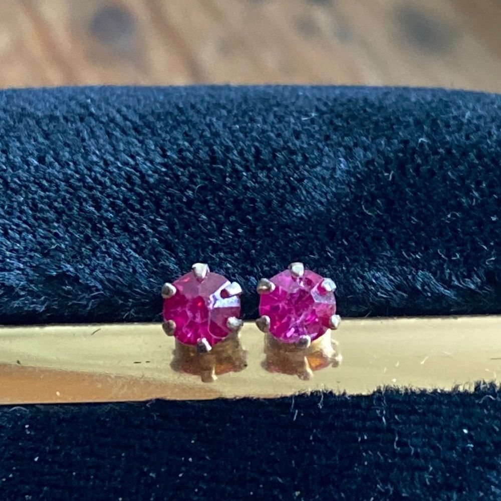 💛 Vintage Gold Plated Faux Ruby Earrings